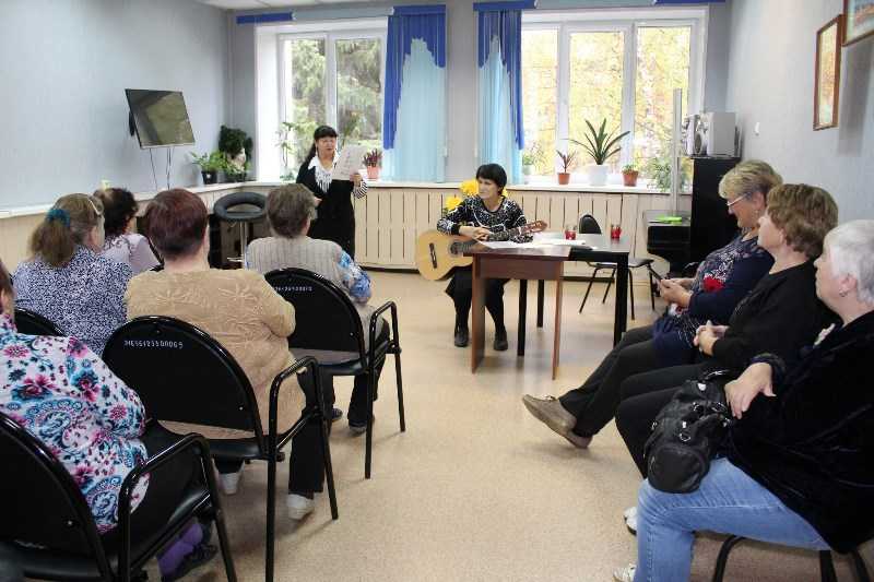 Поэзия – прекрасный повод для общения, выражения чувств. 